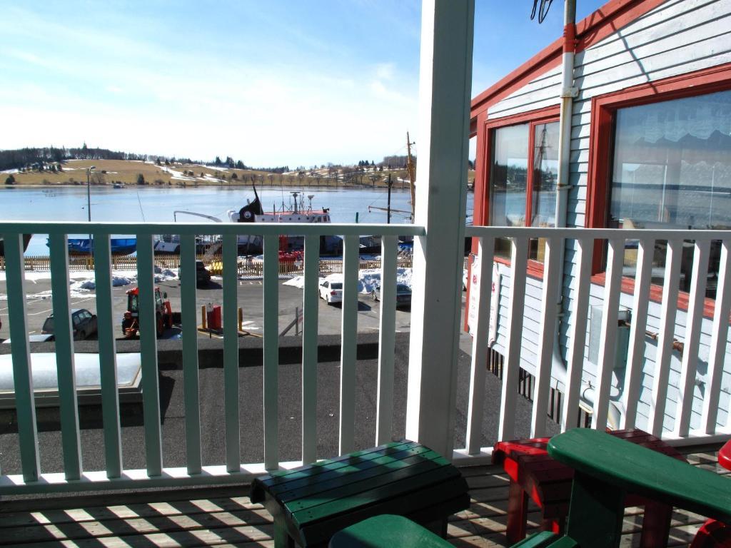 Brigantine Inn Lunenburg Exteriör bild